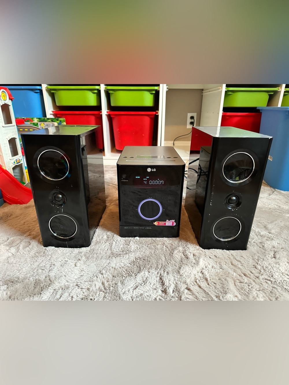 LG Micro-Executive DVD/CD Player AM/FM, MP3, iPod Home Theater System LFD850